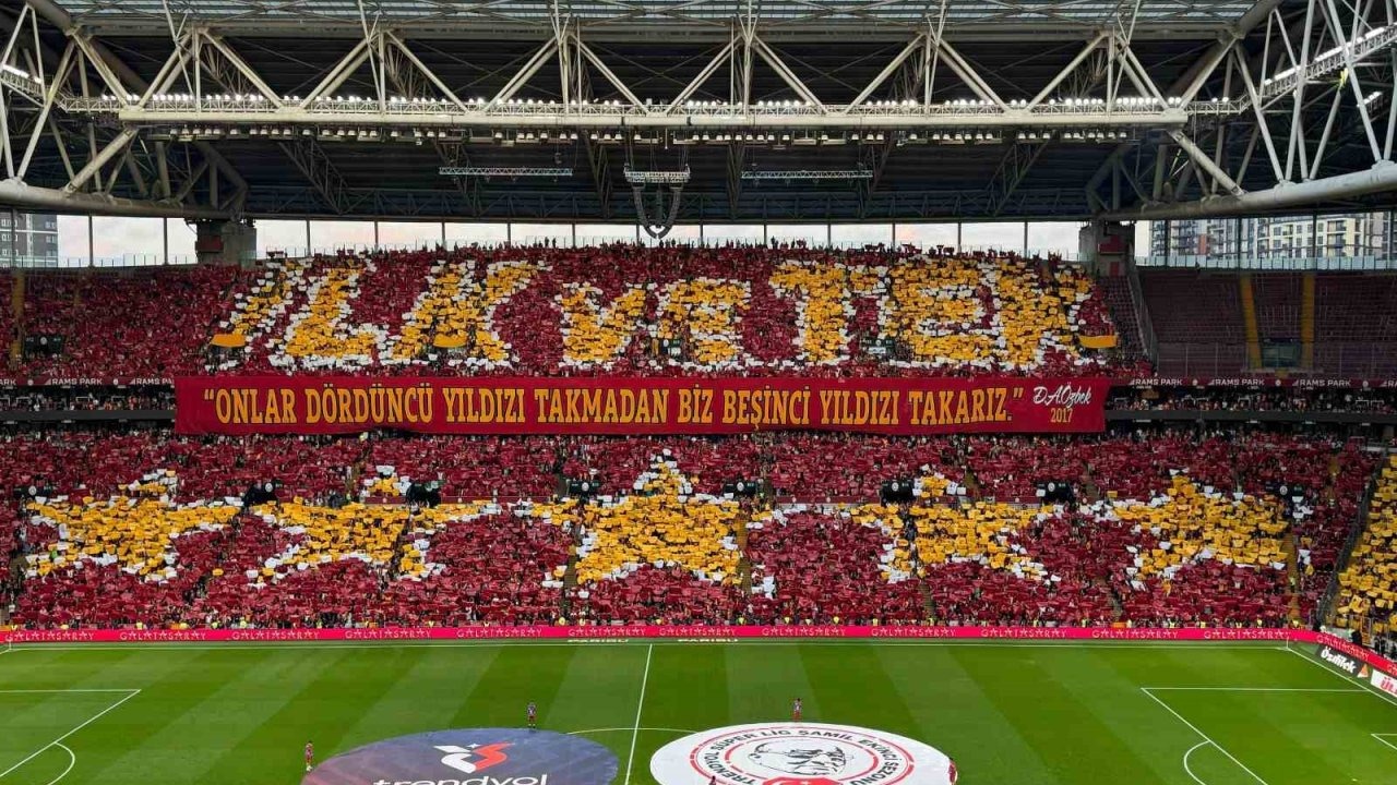 Galatasaray taraftarından şampiyonluk için özel koreografi