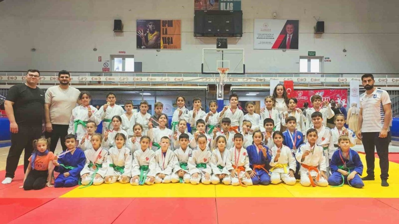 Manisalı minik judoculardan madalya başarısı