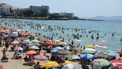 Kuşadası’nda plajlarda bayram yoğunluğu