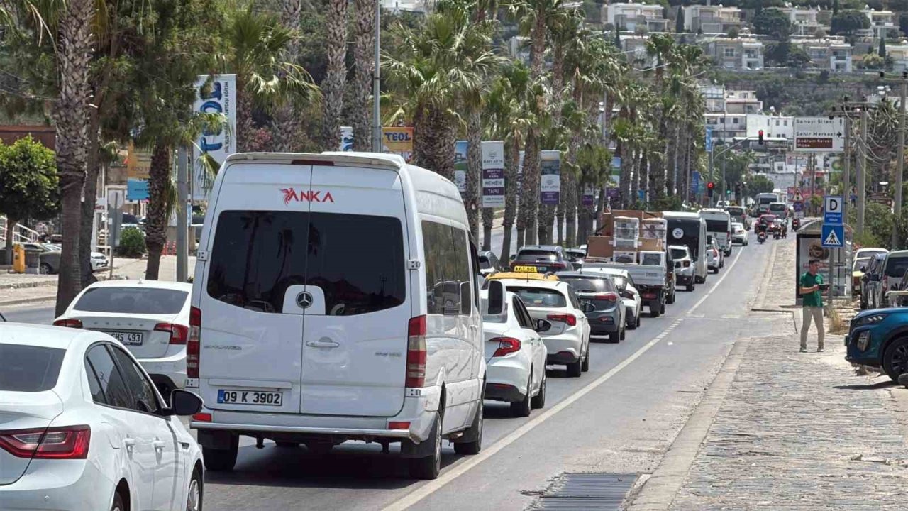 Bodrum’dan bayram dönüşü 24 saatte 15 binden fazla araç çıkış yaptı