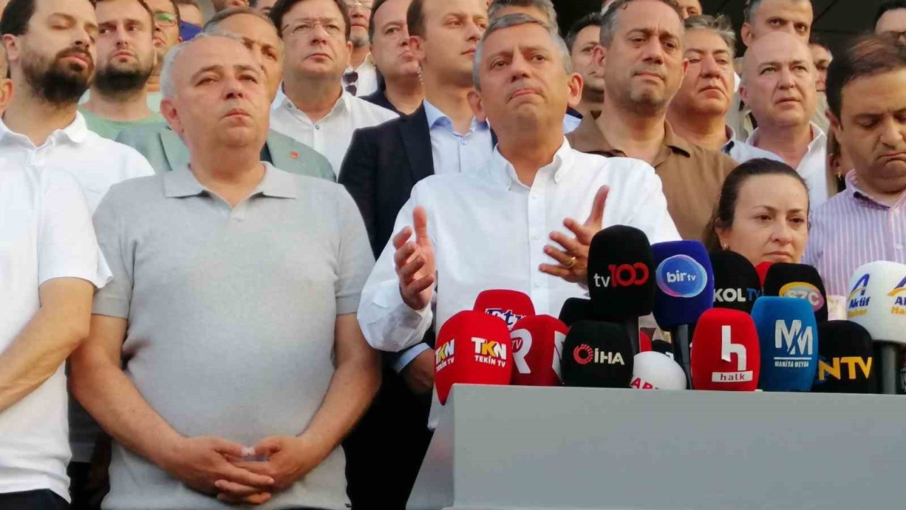 Özgür Özel: "Ben aklımın yarısını kaybettim, kalbimin yarısını kaybettim"