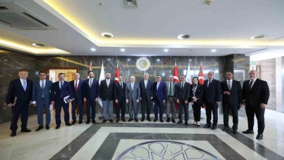 Ticaret Bakanı Bolat, Uluslararası Nakliyeciler Derneği üyeleriyle bir araya geldi
