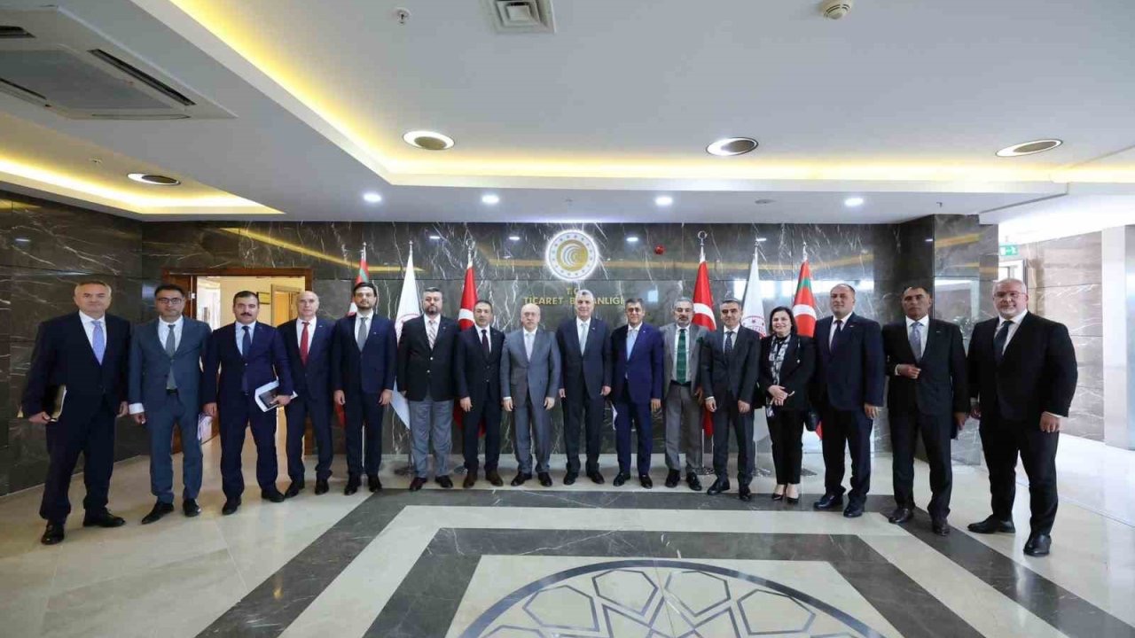 Ticaret Bakanı Bolat, Uluslararası Nakliyeciler Derneği üyeleriyle bir araya geldi