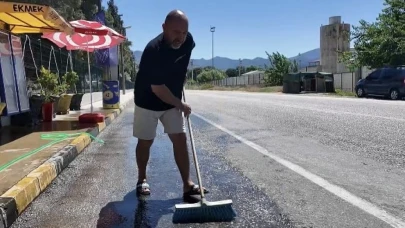 Çevreci bakkala Başkan Öküzcüoğlu’ndan plaket