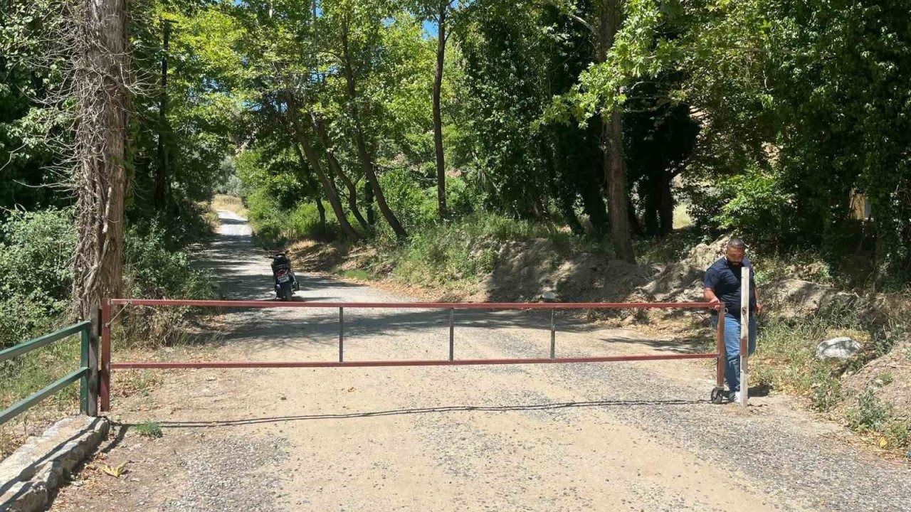 Ege'de yangınlara karşı ormanı demir kapı ile kapattılar