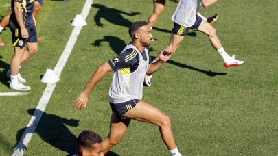 Fenerbahçe, yeni sezon hazırlıklarını akşam idmanıyla sürdürdü