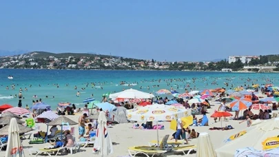 Çeşme’de 14 plaj ve 2 marinada Mavi Bayrak dalgalanacak