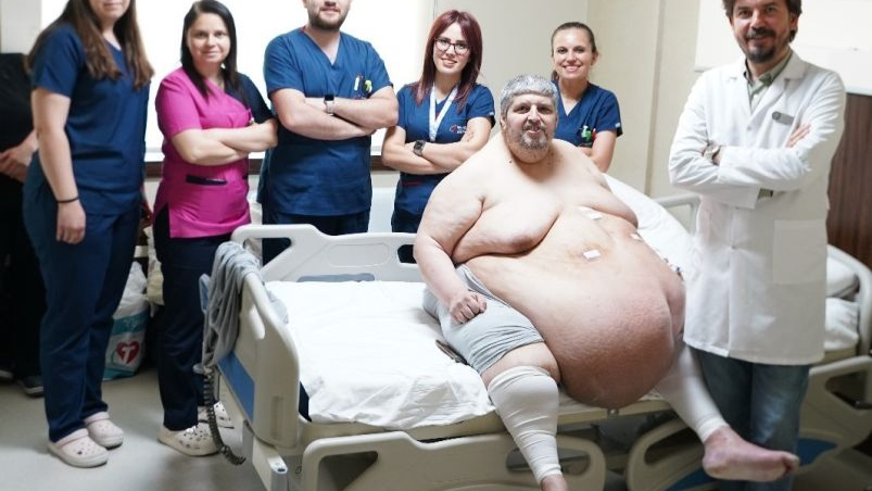 310 kiloluk hasta, sedyede geldiği hastaneden yürüyerek çıktı