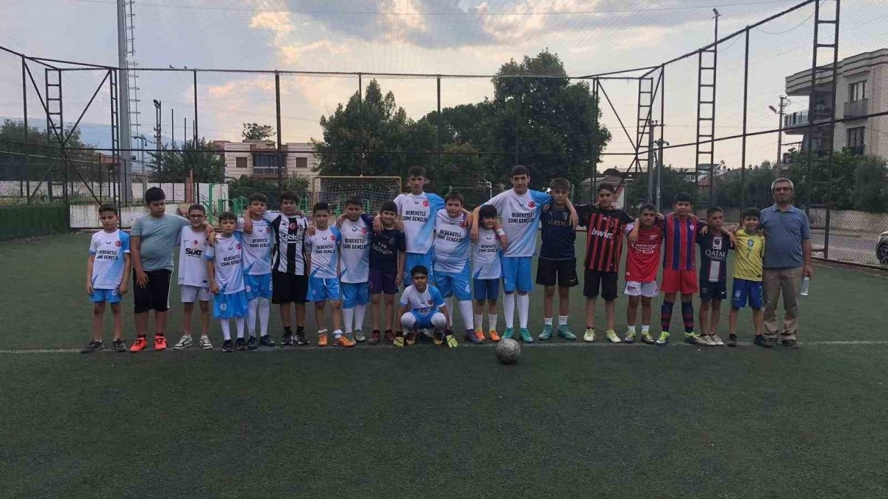 Manisa'da Kur’an Kursu öğrencileri halı sahada buluştu