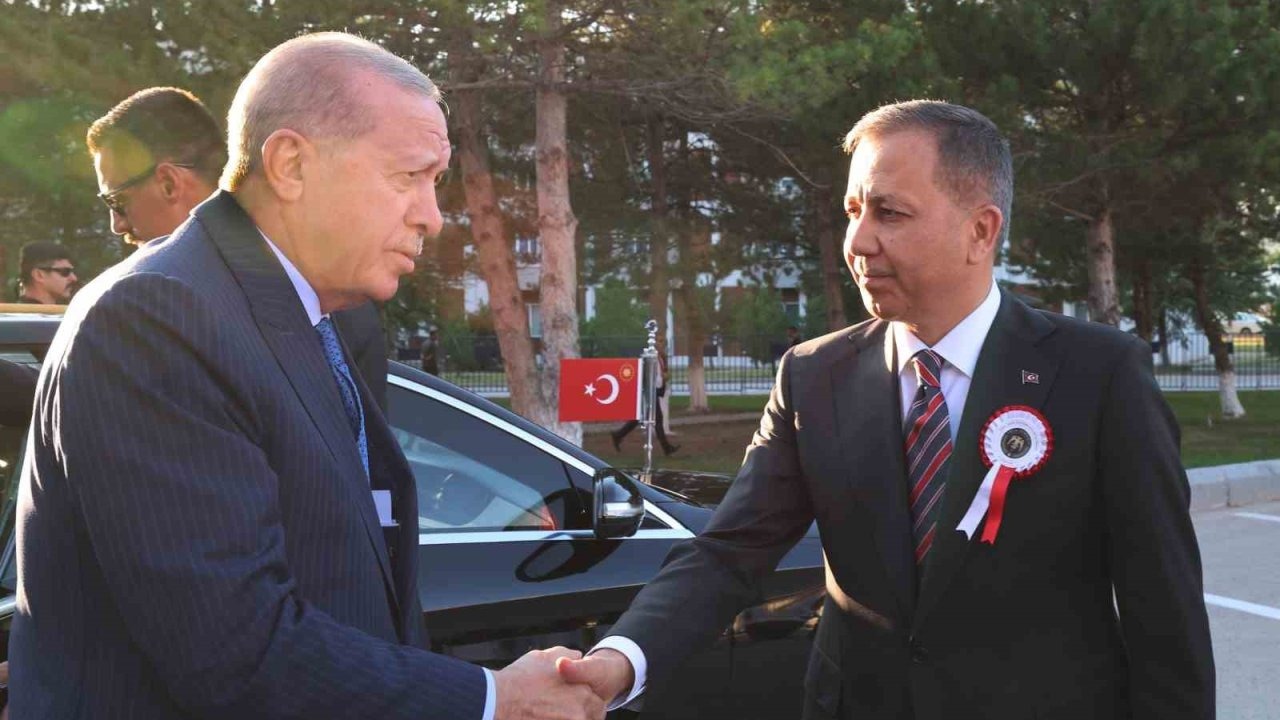 Cumhurbaşkanı Erdoğan: "Hiçbir sabotaj, hiçbir tahrik, hiçbir tuzak, Türkiye’yi girdiği bu tarihi yoldan geri döndüremeyecek"