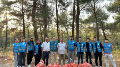AK Parti’li gençlerden çevre temizliği