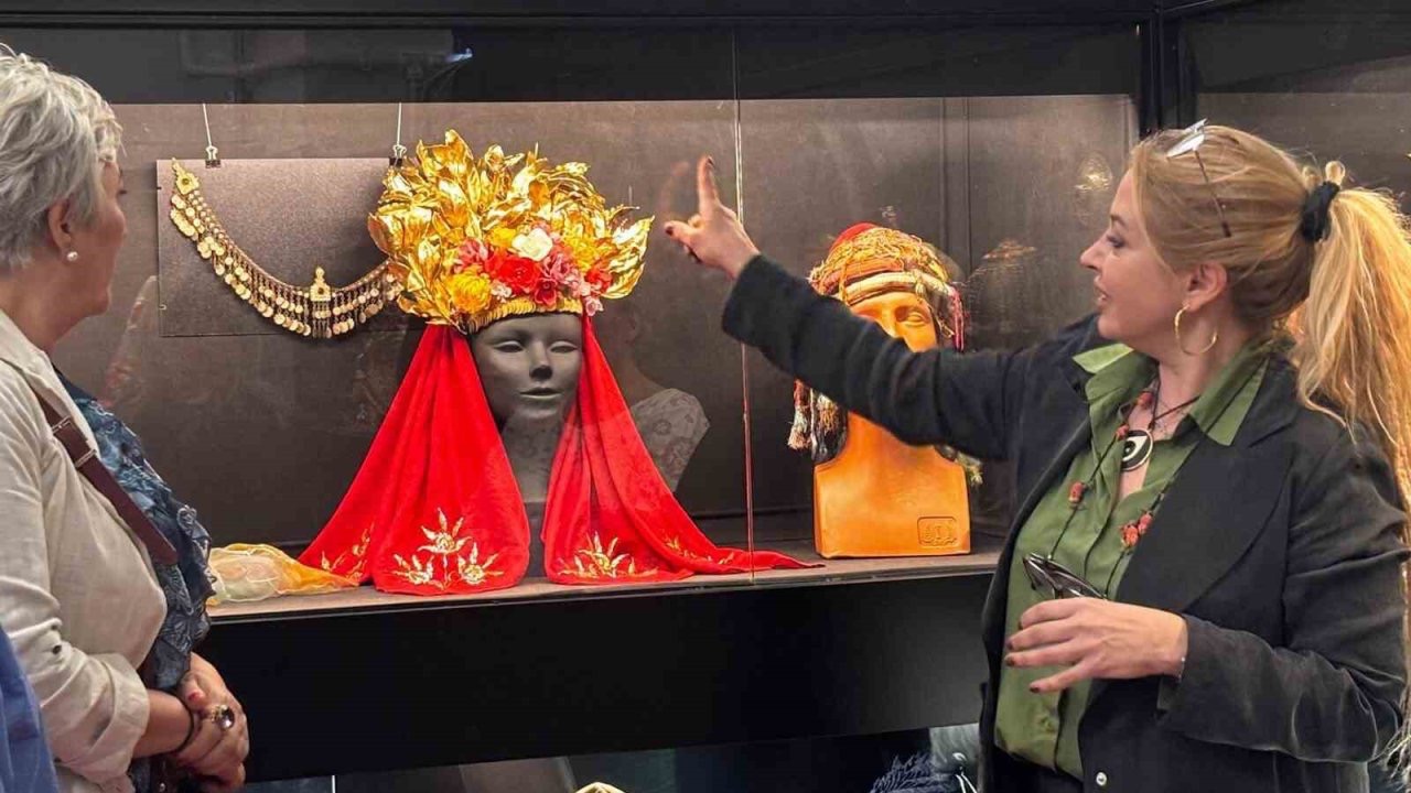 Osmanlı halk giysileri Çeşme Kalesi’nde sergilenecek