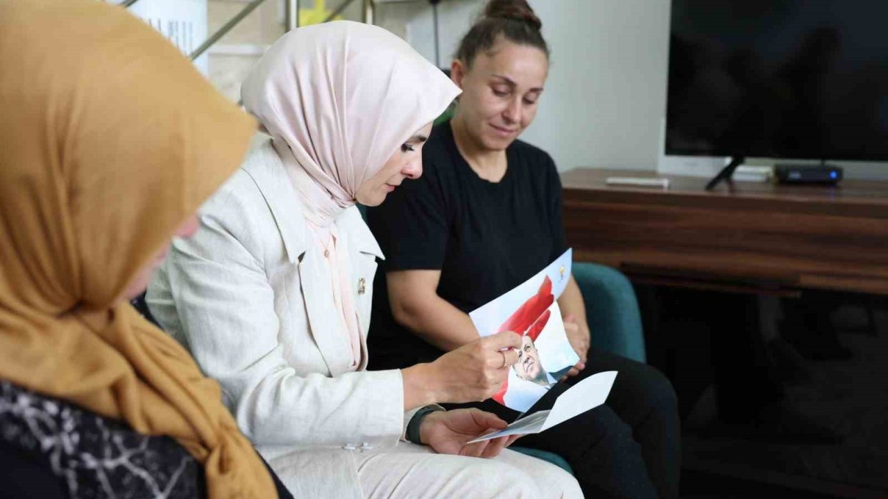 Bakan Göktaş, Cumhurbaşkanı Erdoğan’ın "Terörsüz Türkiye" mektubunu Yalova’da şehit ailesine ulaştırdı