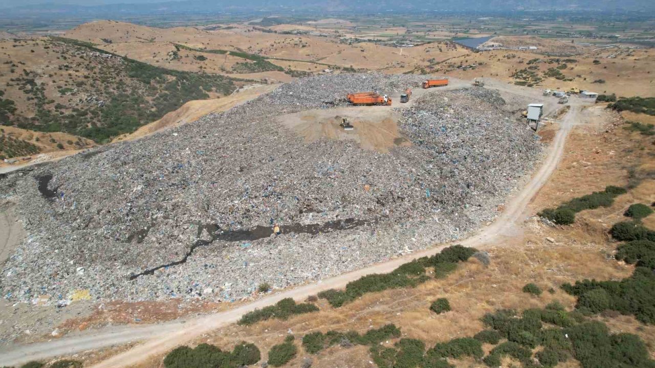 İzmir’de mera alanında vahşi depolamada geri adım