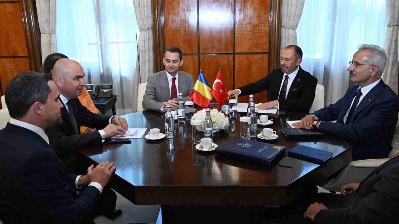 Bakan Uraloğlu, Romanya Başbakanı Bolojan ve mevkidaşı Șerban ile görüştü