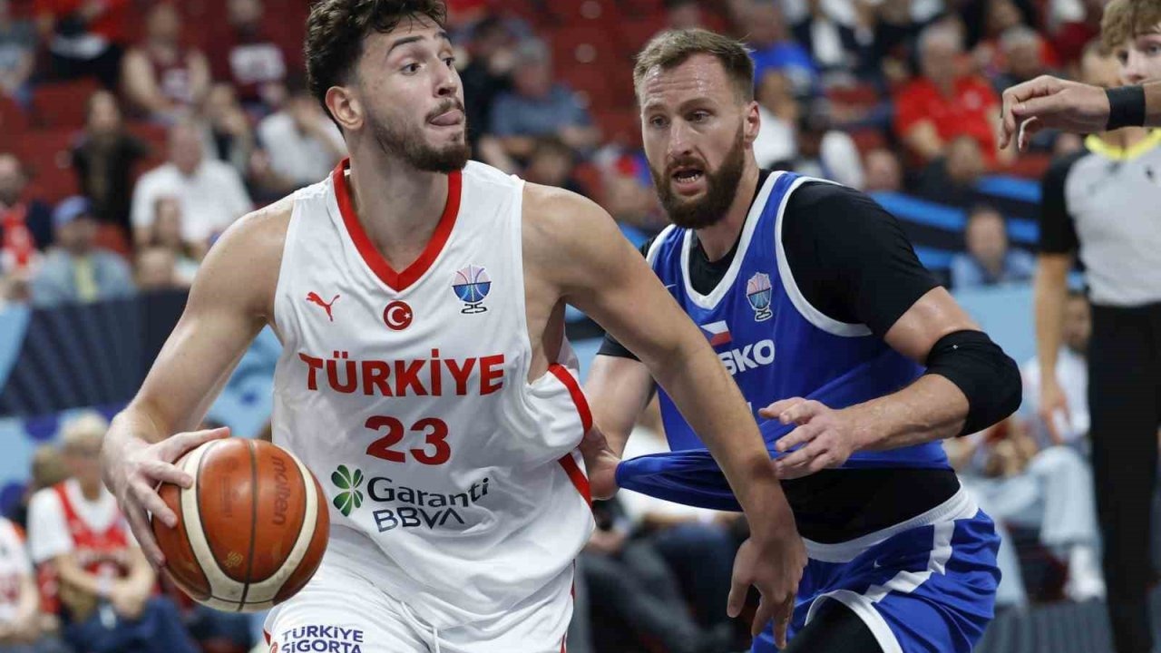 12 Dev Adam, Çekya’yı farklı mağlup etti