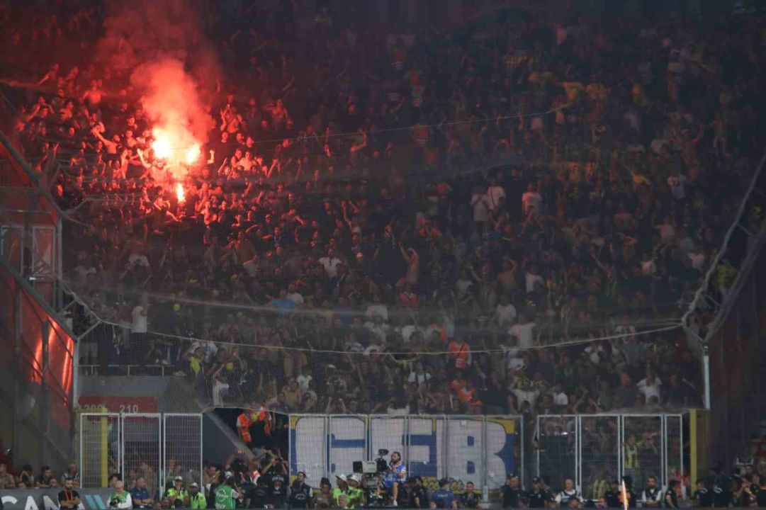 Göztepe Fenerbahçe Maçında Penaltı Var, Kırmızı Kart Var, Gol Yok