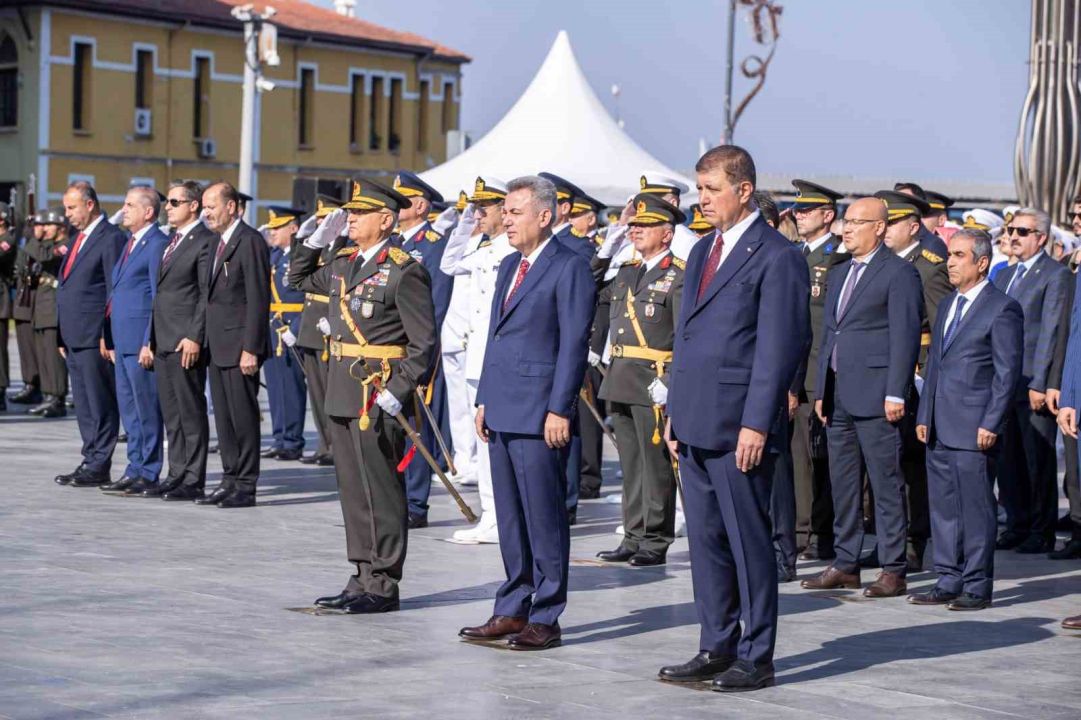 İzmir’de 30 Ağustos Zafer Bayramı coşkuyla kutlandı
