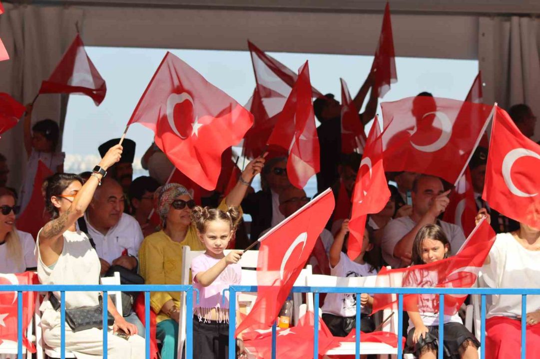 İzmir’de 30 Ağustos Zafer Bayramı coşkuyla kutlandı