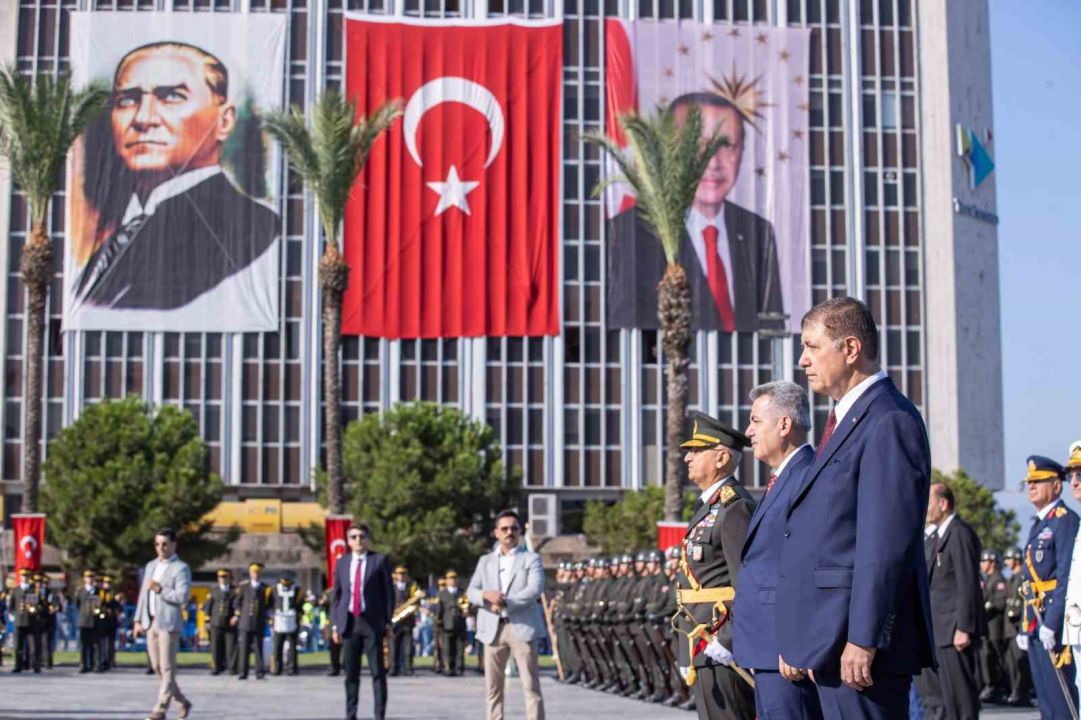 İzmir’de 30 Ağustos Zafer Bayramı coşkuyla kutlandı