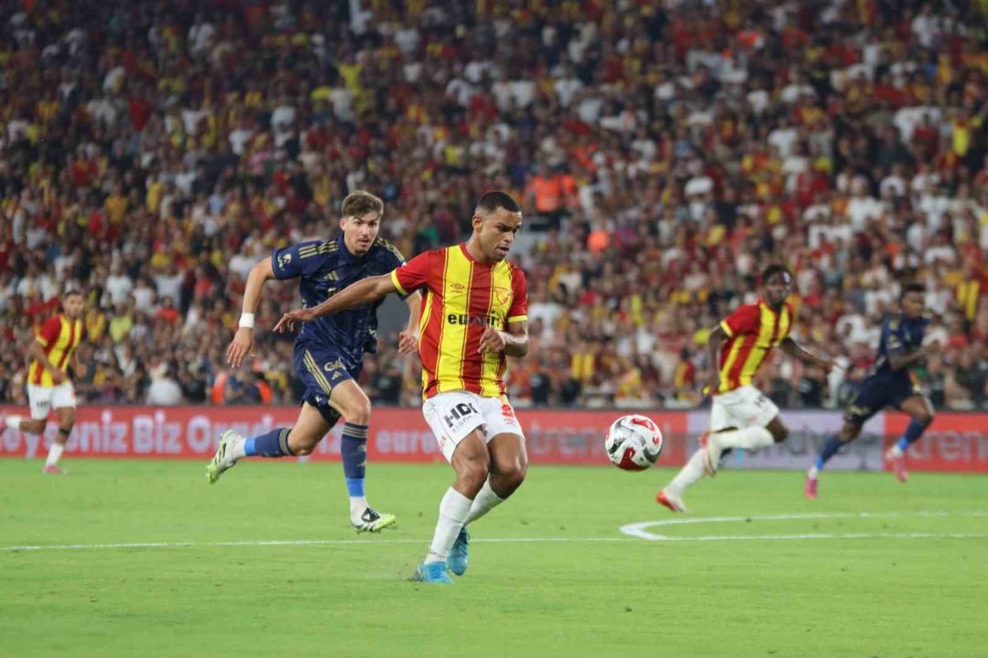 Göztepe Fenerbahçe Maçında Penaltı Var, Kırmızı Kart Var, Gol Yok