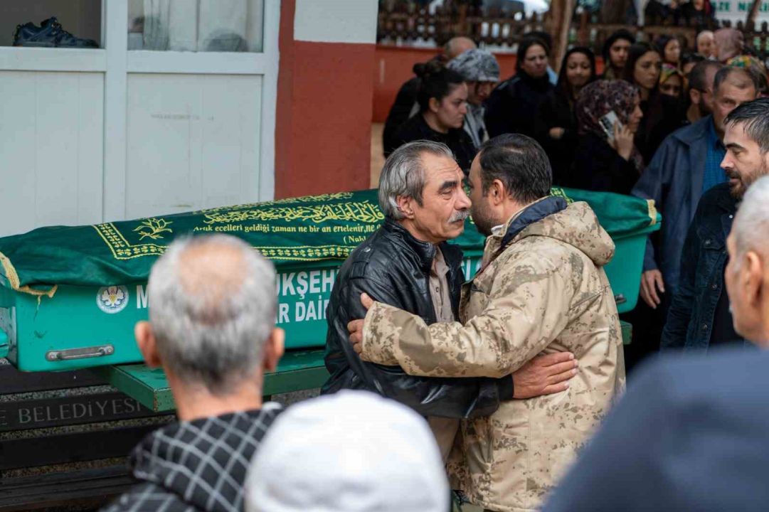 Manisa'da feci kazada hayatını kaybetmişlerdi: Anne, baba ve oğullarına gözü yaşlı veda!