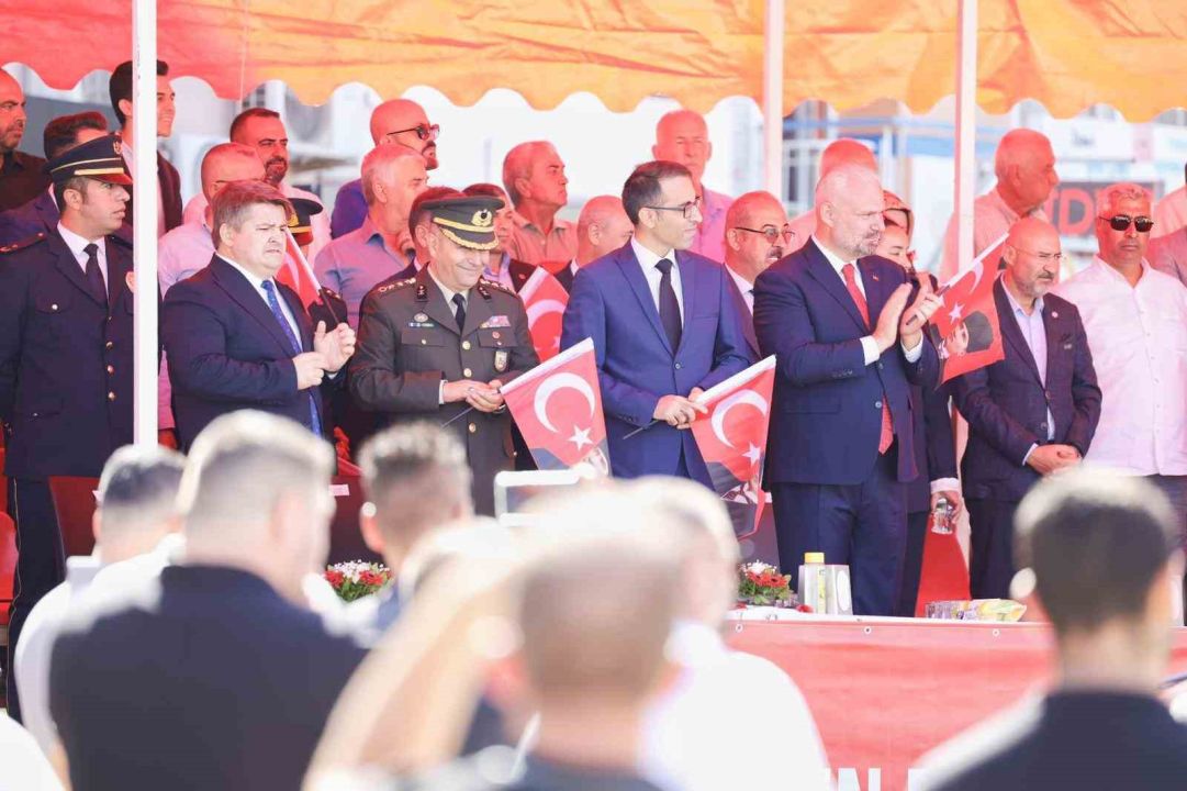 İzmir kurtuluşunun 103. yıl dönümünü törenle kutlandı