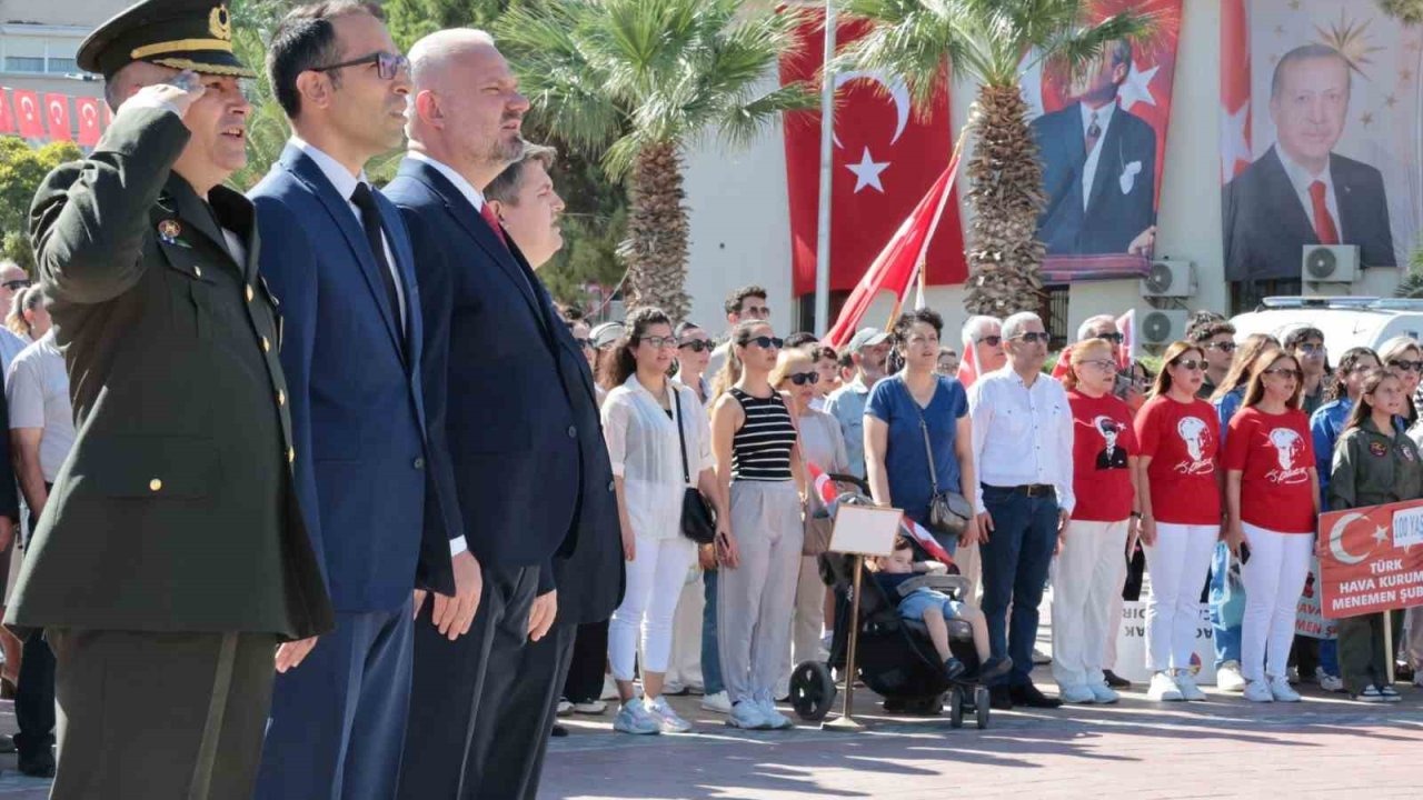 İzmir kurtuluşunun 103. yıl dönümünü törenle kutlandı