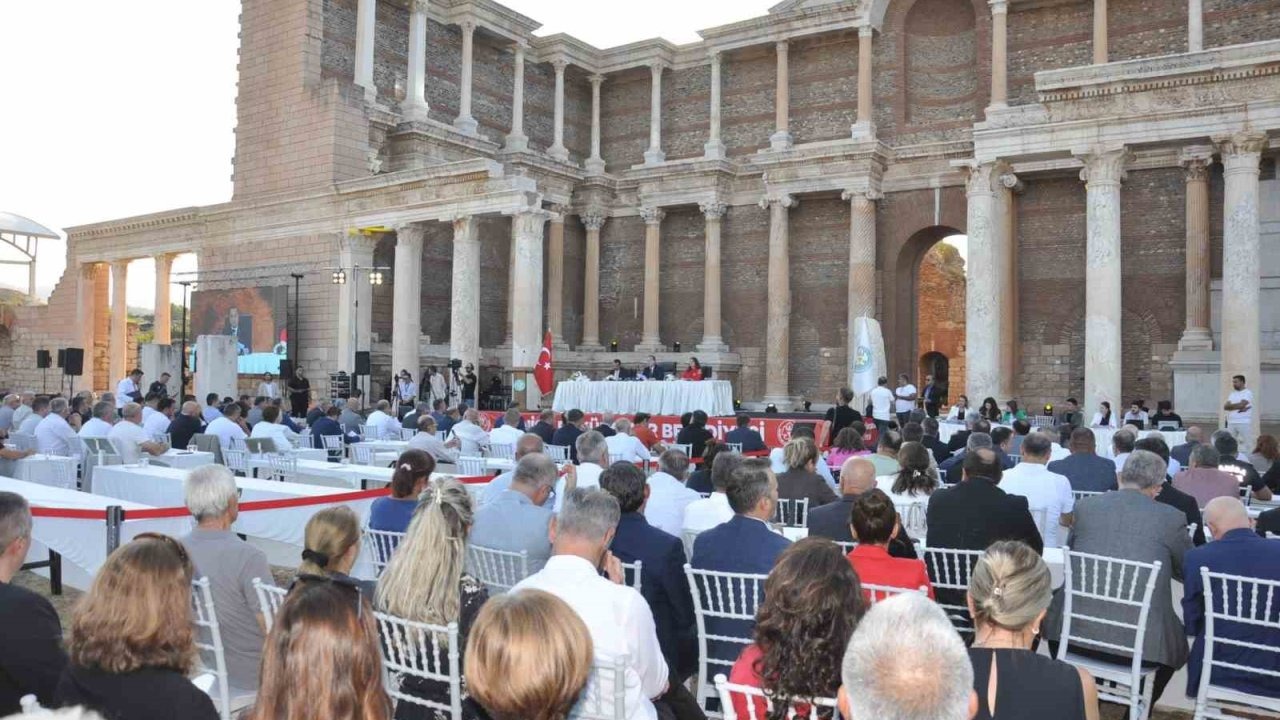 Manisa Büyükşehir Belediye Meclisi tarihi mekanda toplandı