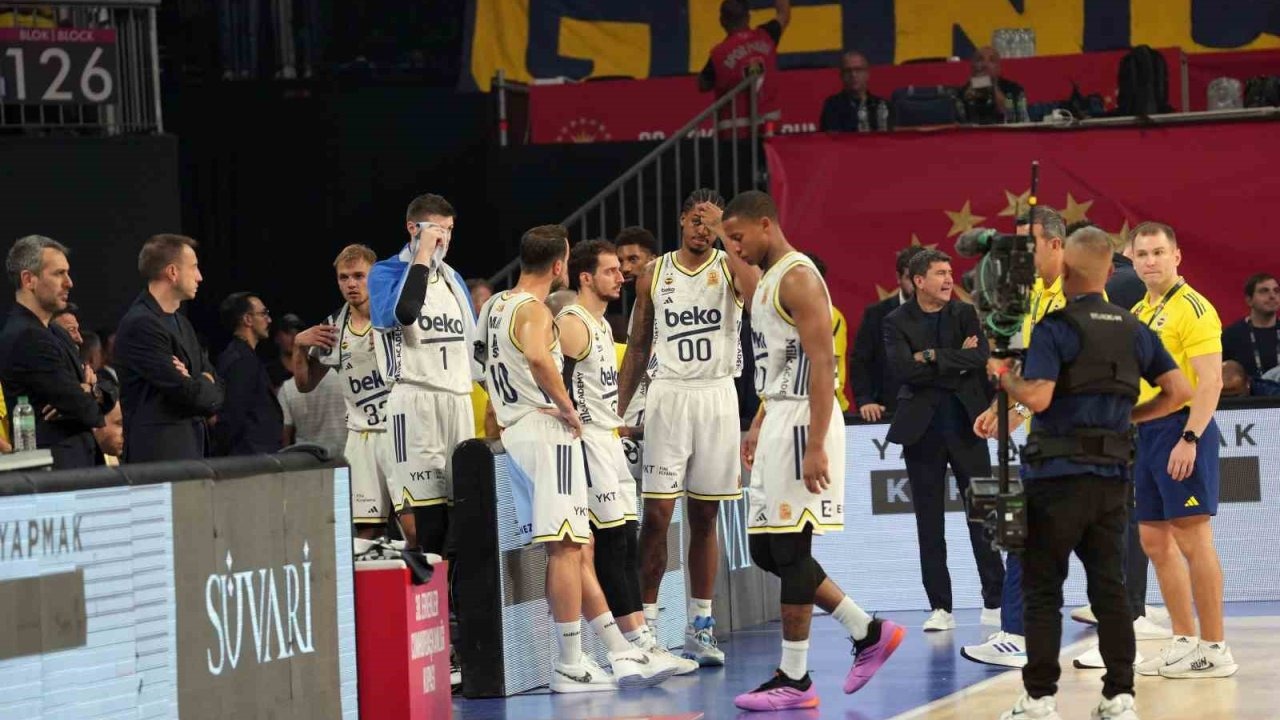 Cumhurbaşkanlığı Kupası’nda tribün olayları nedeniyle 15 dakika ara verildi