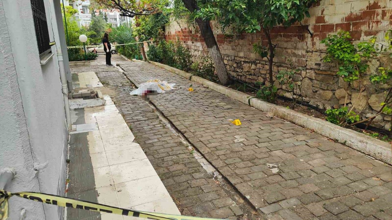 Evinin balkonundan düşen genç kadın hayatını kaybetti
