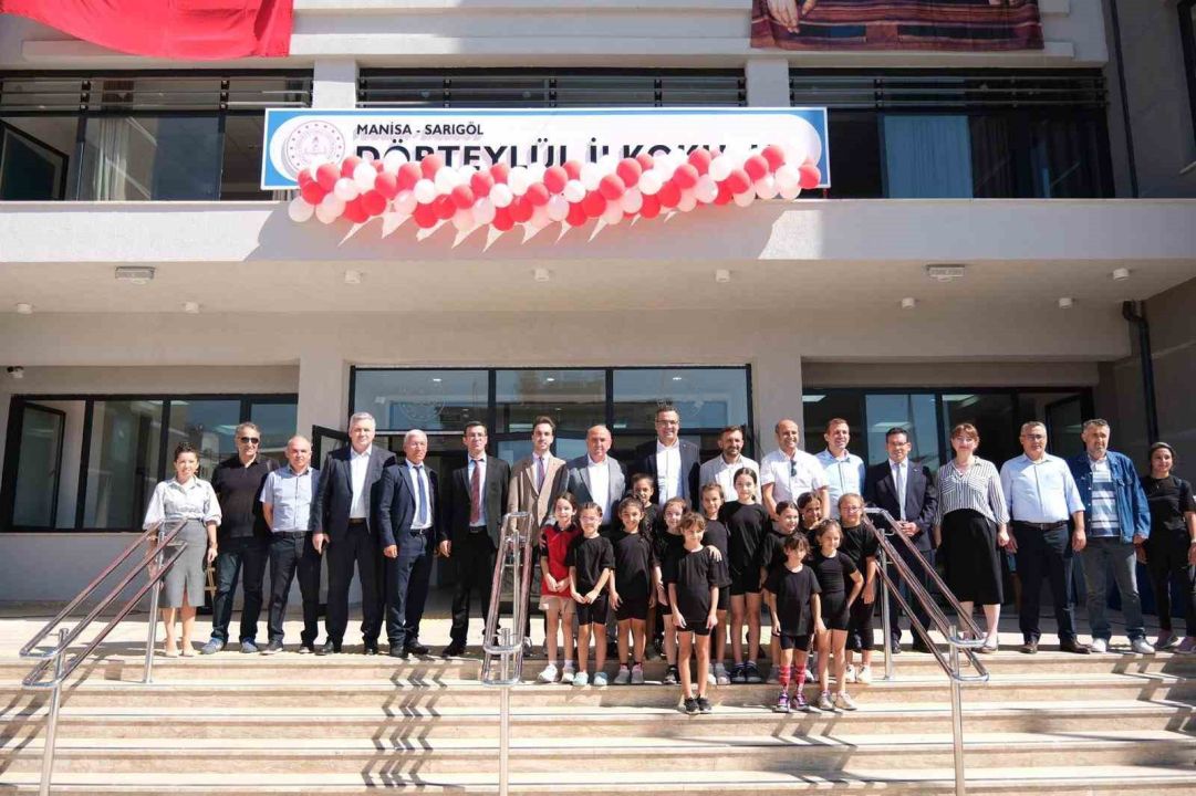 İlçede en büyük okul yeni binasında ilk törenini gerçekleştirdi