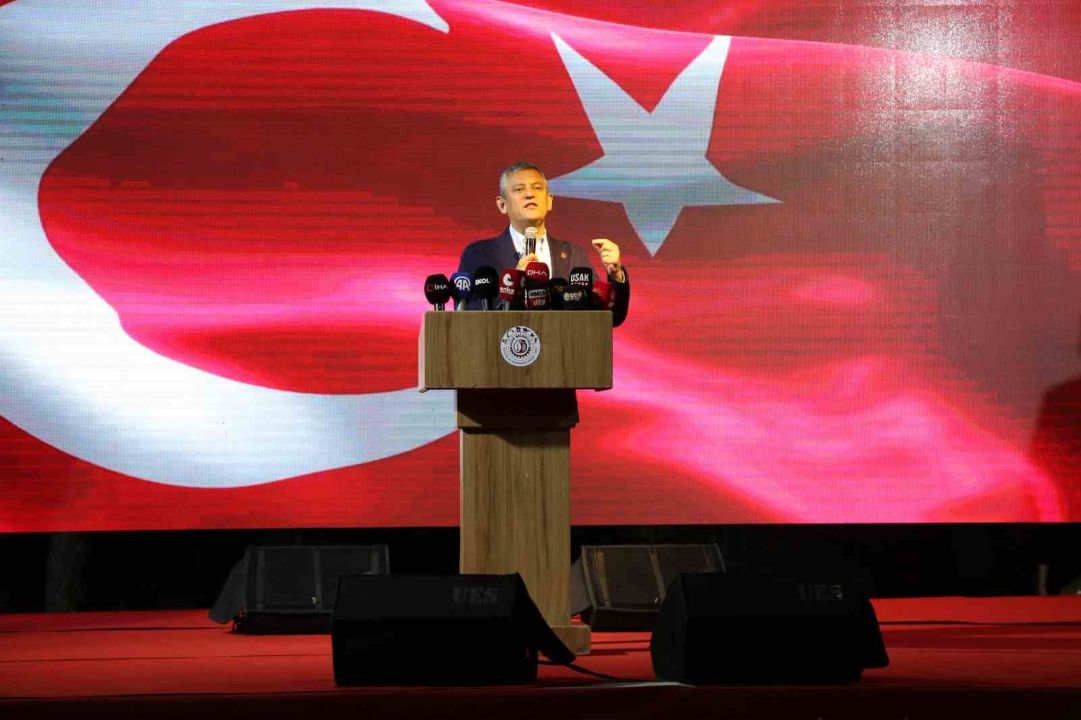 CHP Genel Başkanı Özel, Uşak Belediyesi Ferdi Zeyrek Amfi Salonu açılışına katıldı