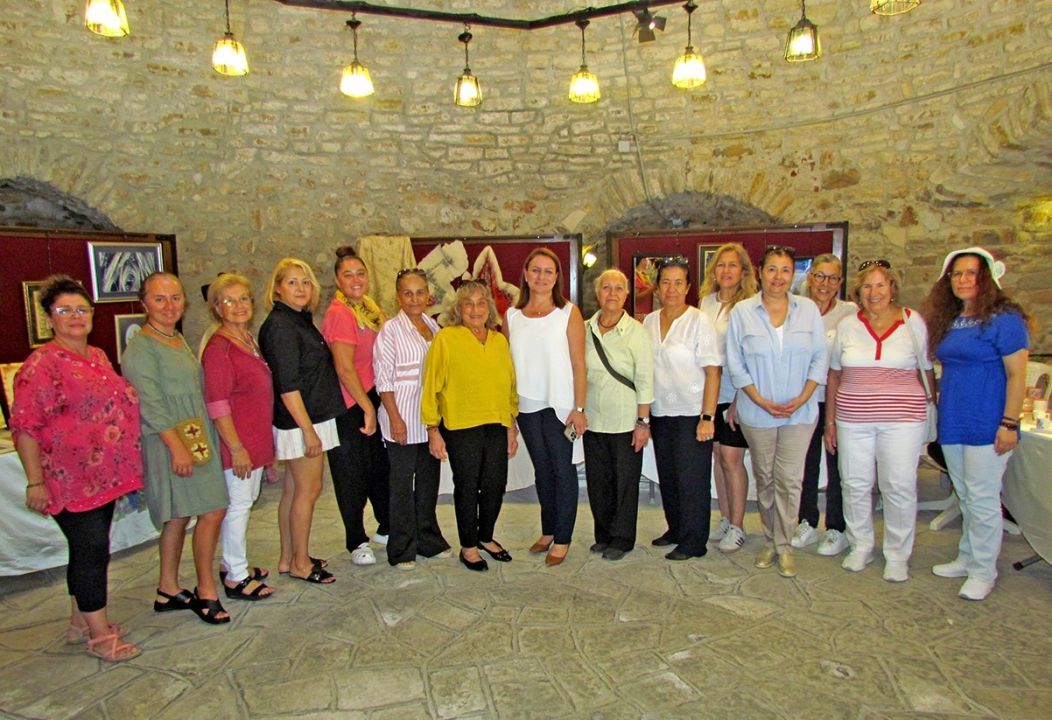 Kadınların el emeği Çeşme’nin tarihi kalesinde sergileniyor