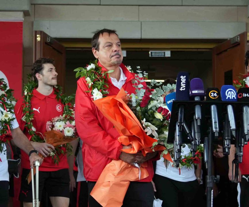 Avrupa ikincisi A Milli Erkek Basketbol Takımı, Türkiye’ye döndü