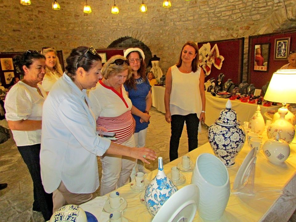 Kadınların el emeği Çeşme’nin tarihi kalesinde sergileniyor