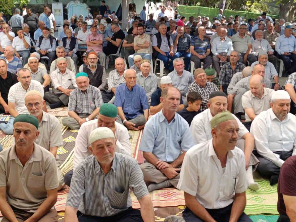 Dünya birincisi hafızlardan ilçede Kur’an ziyafeti