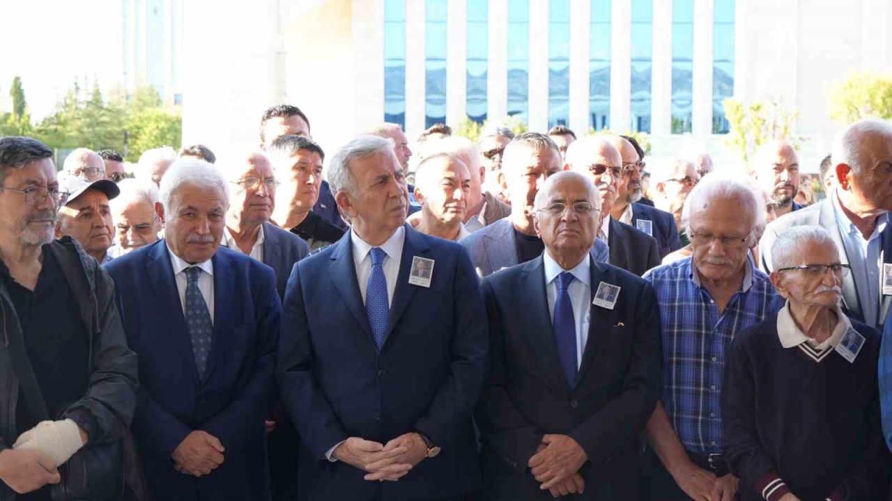 Eski Bakan son yolculuğuna uğurlandı