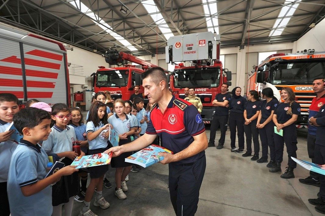 İtfaiye araç ve ekipmanları öğrencilere tanıtıldı