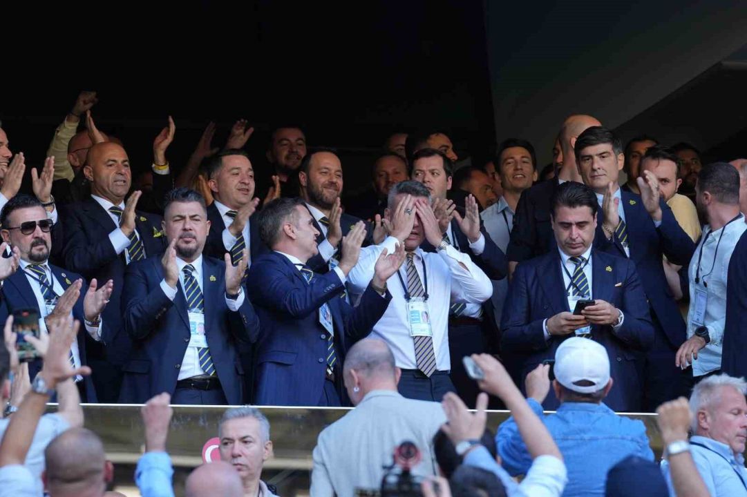 Başkan Ali Koç ve yönetimi, idari ve mali açıdan ibra edildi