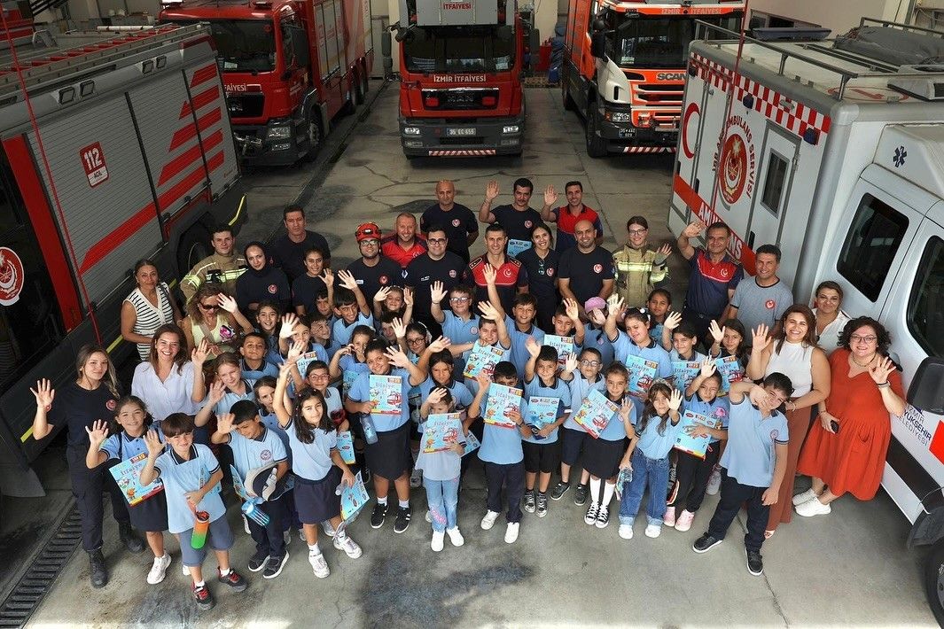İtfaiye araç ve ekipmanları öğrencilere tanıtıldı