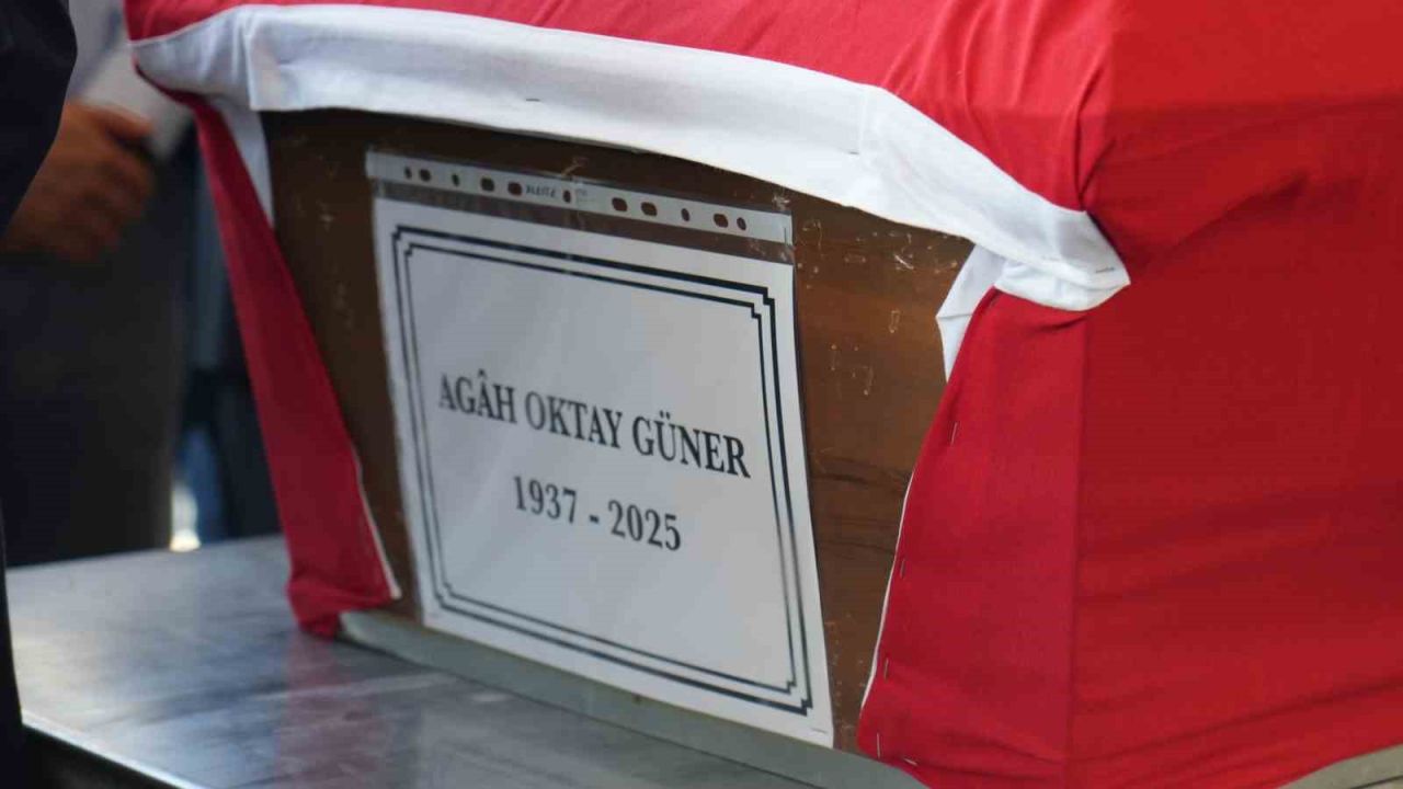 Eski Bakan son yolculuğuna uğurlandı