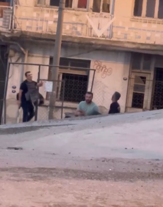 İzmir’de hareketli anlar: Eşini ve kendini rehin aldı!