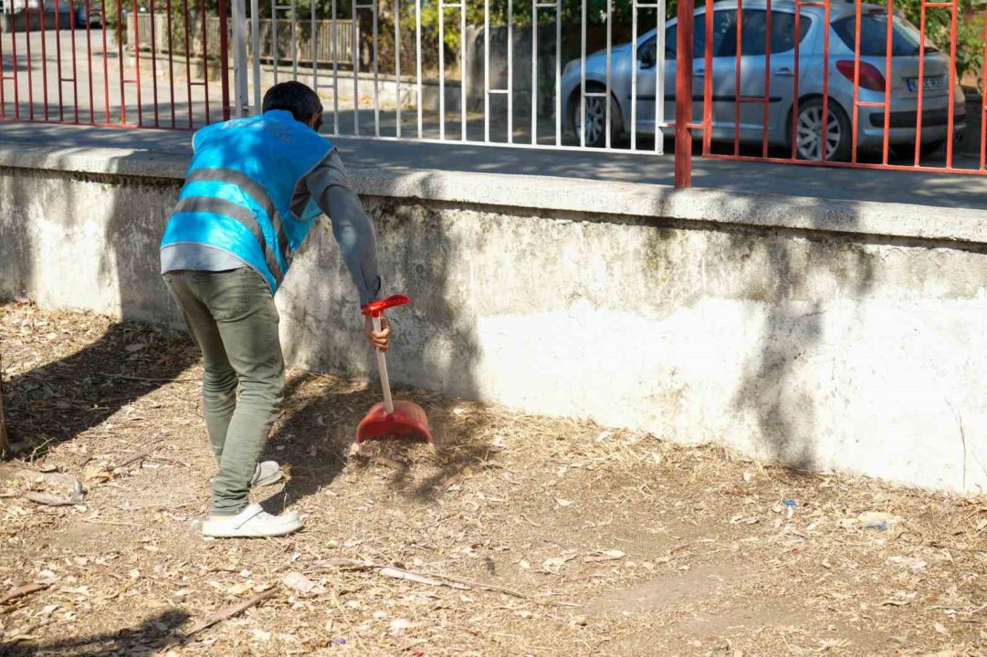 Manisa'da eğitime destek sağlayan yükümlülere teşekkür belgesi