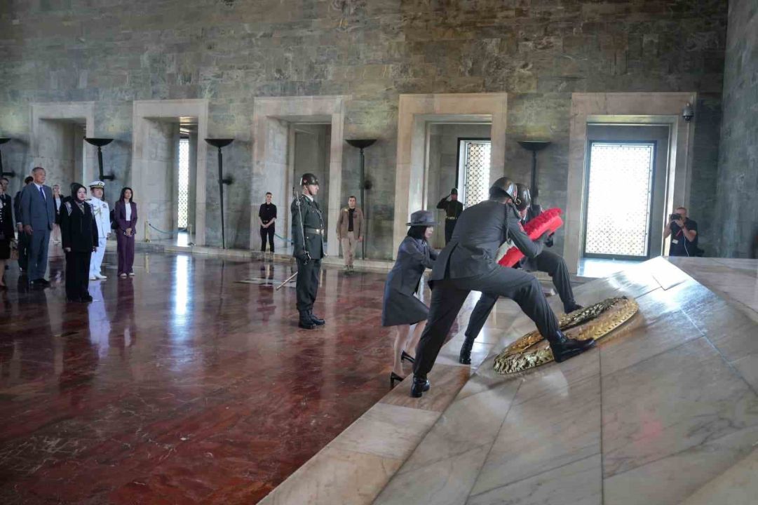 Japonya Prensesinden Anıtkabir'e ziyaret