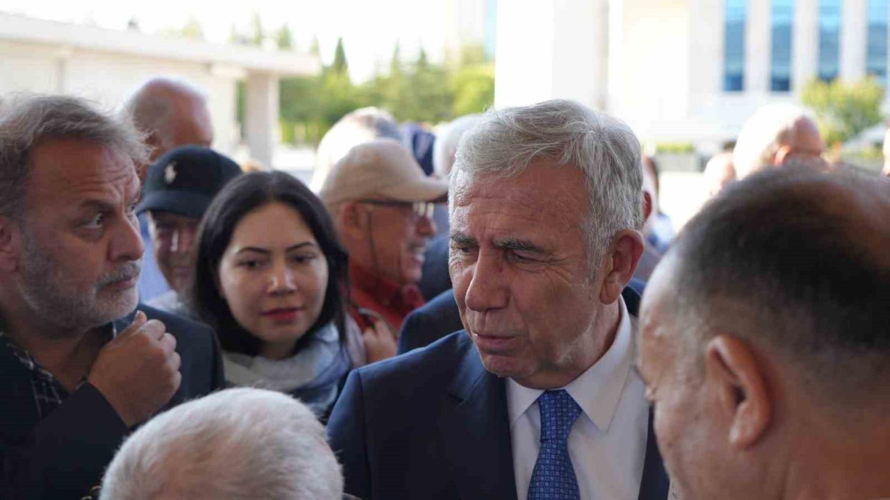 Eski Bakan son yolculuğuna uğurlandı