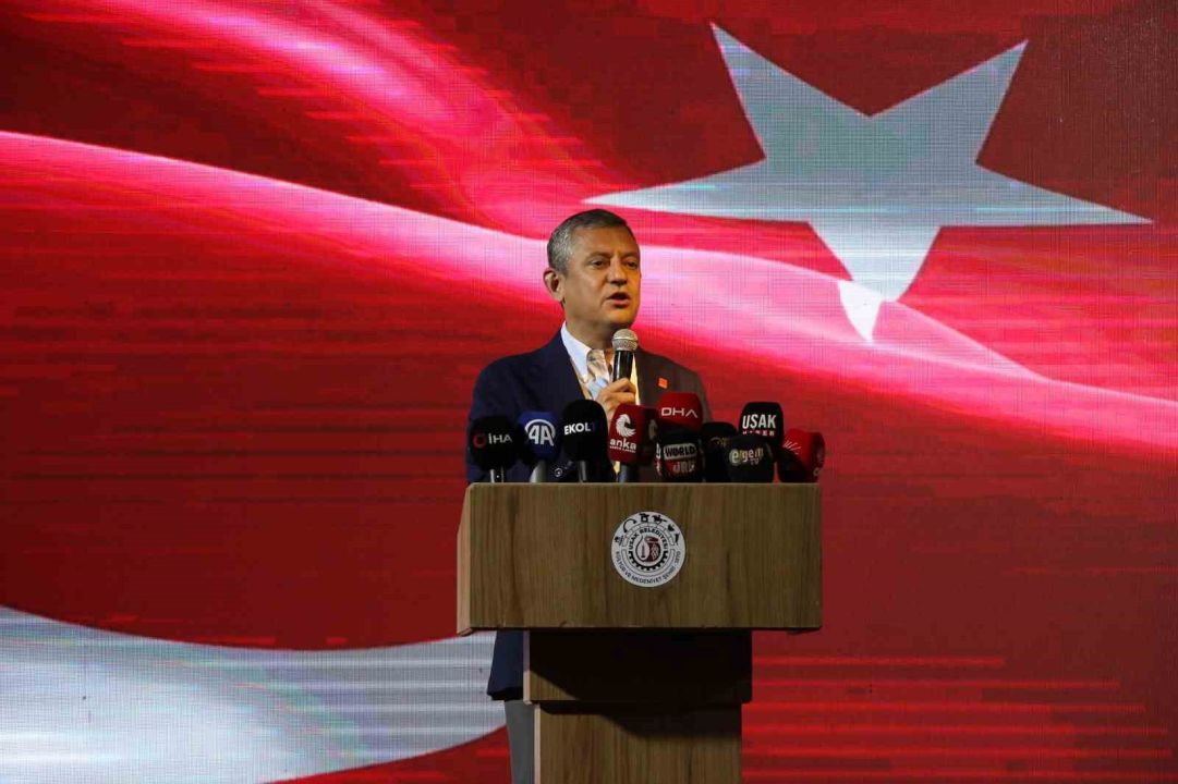 CHP Genel Başkanı Özel, Uşak Belediyesi Ferdi Zeyrek Amfi Salonu açılışına katıldı