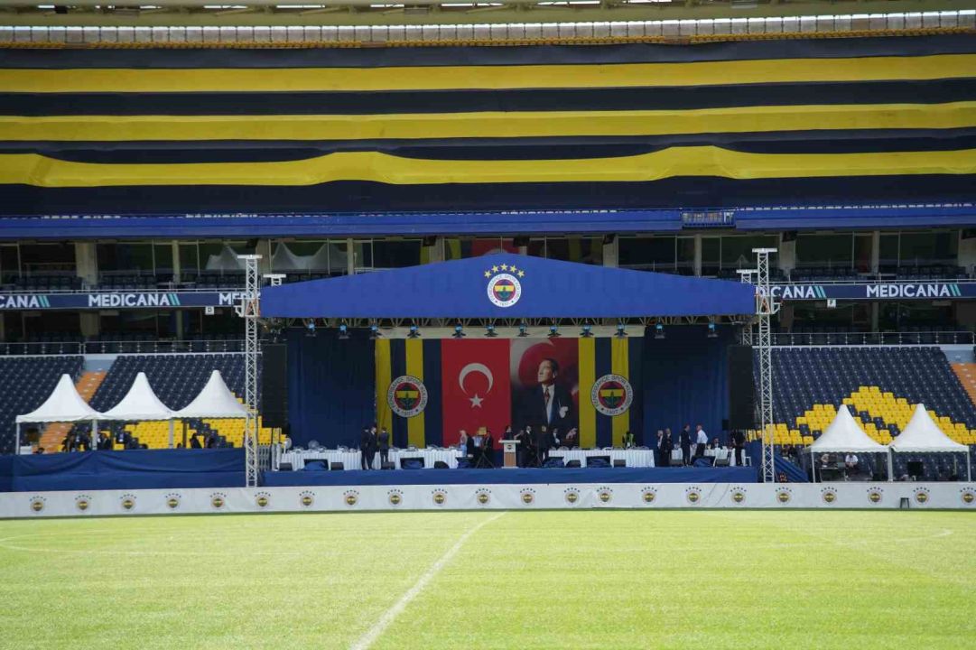 Fenerbahçe’de olağanüstü seçimli genel kurul toplantısı başladı