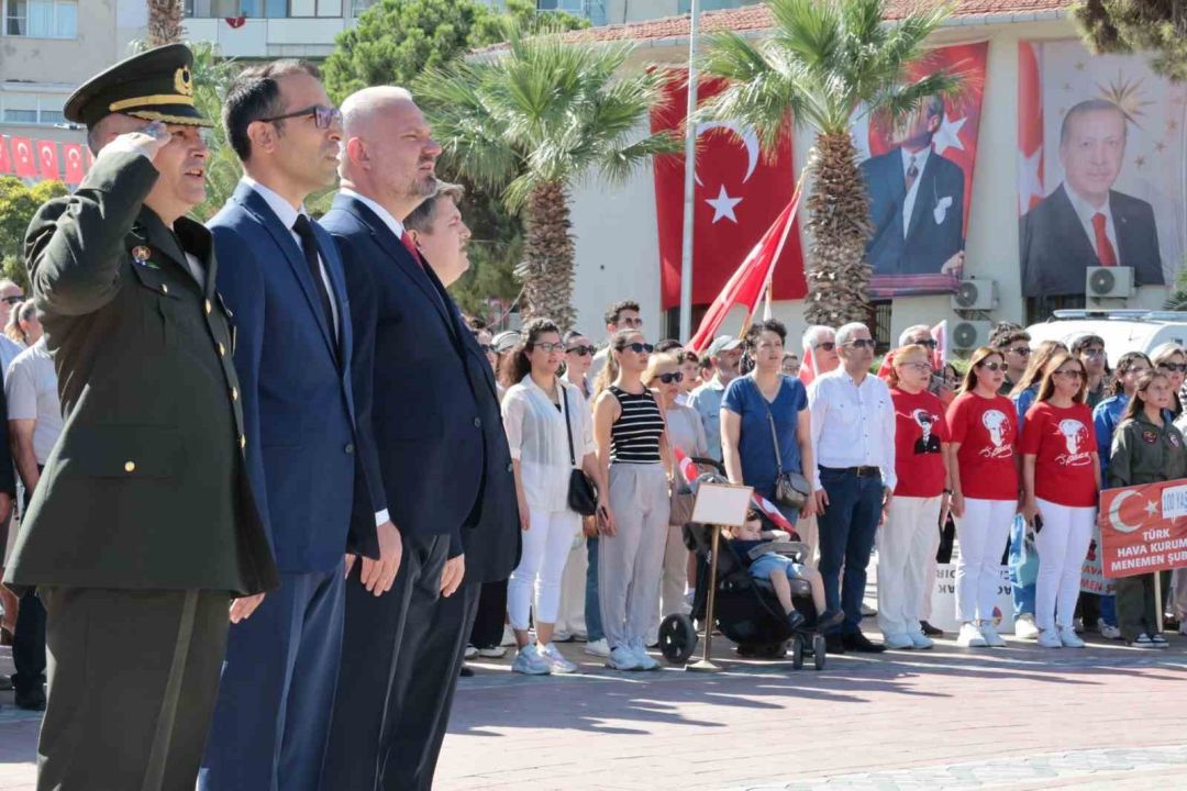İzmir kurtuluşunun 103. yıl dönümünü törenle kutlandı