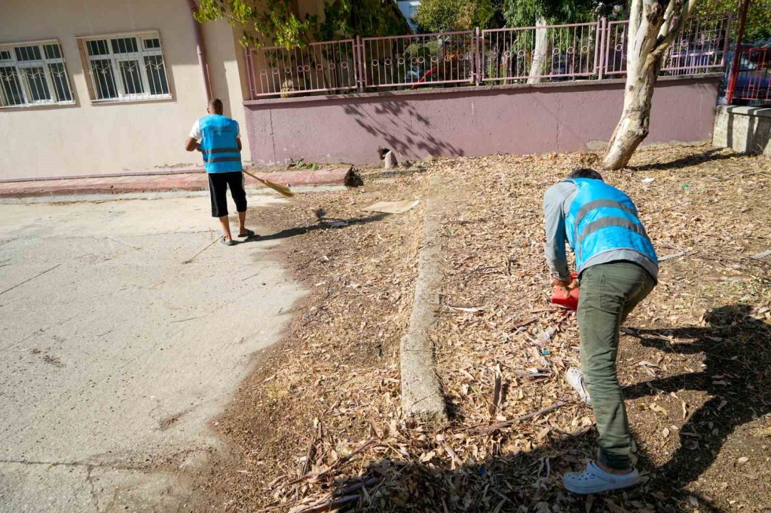 Manisa'da eğitime destek sağlayan yükümlülere teşekkür belgesi